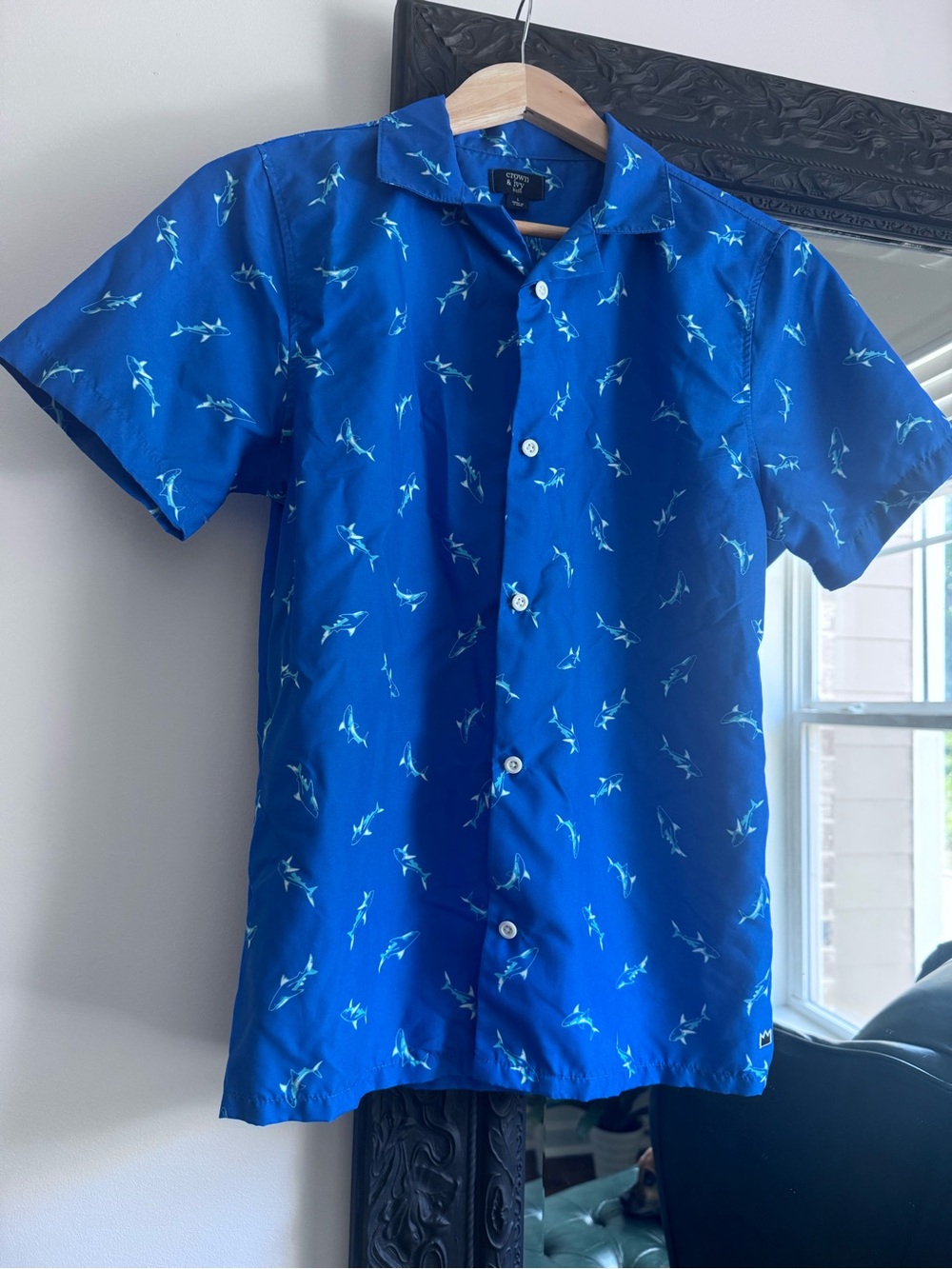 crown & ivy boys size LargeRoyal Blue Short-Sleeve Shark Print Button-Down Shirt